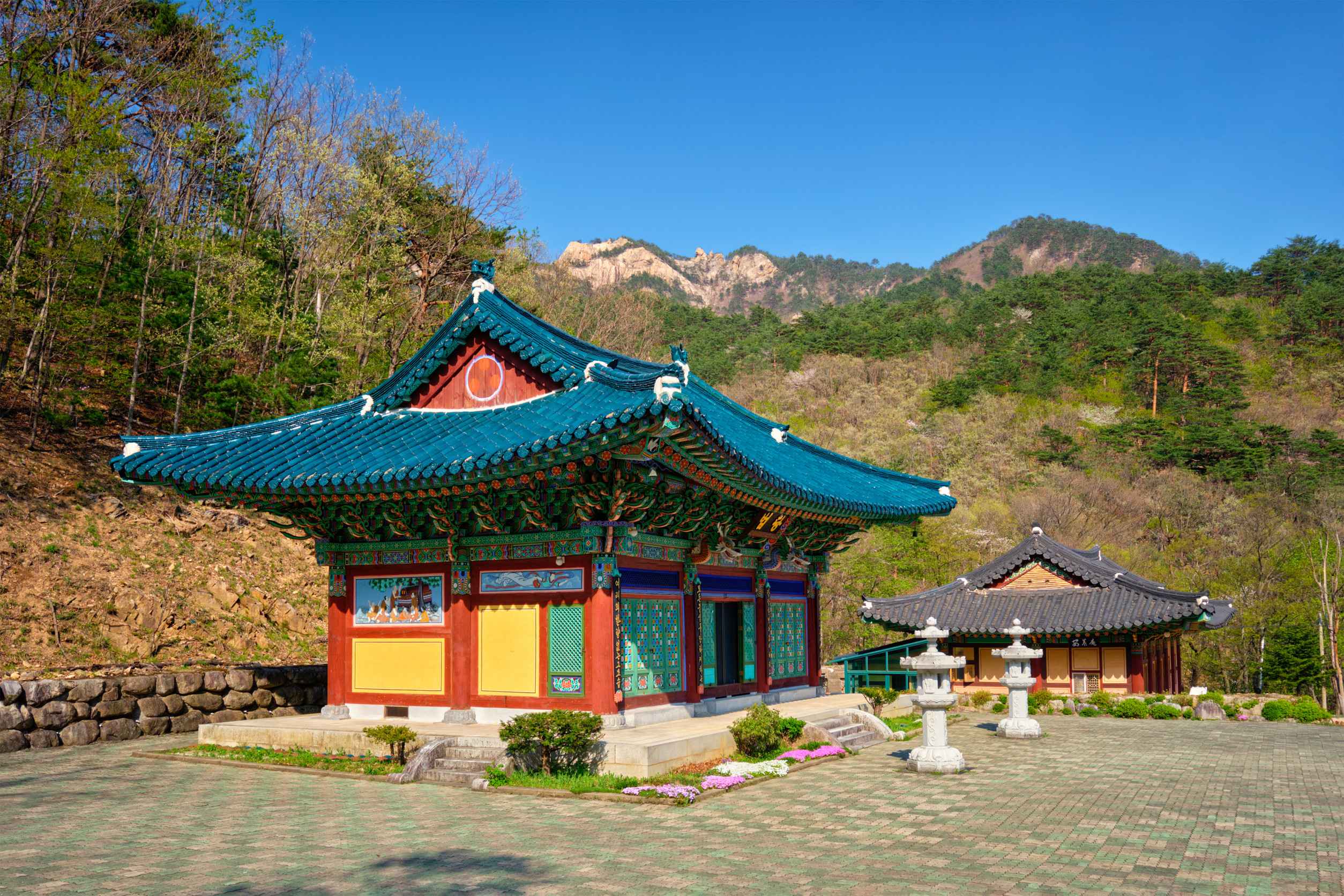 Sinheungsa Temple In Seoraksan National Park Soraksan South Korea
